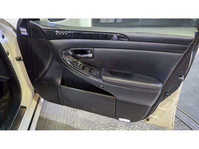 Toyota CROWN SEDAN 2006-07 6472-23