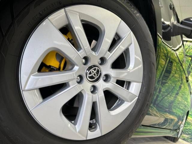 Toyota PRIUS 2017-04 9548-12