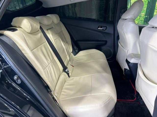Toyota PRIUS 2017-04 9548-9