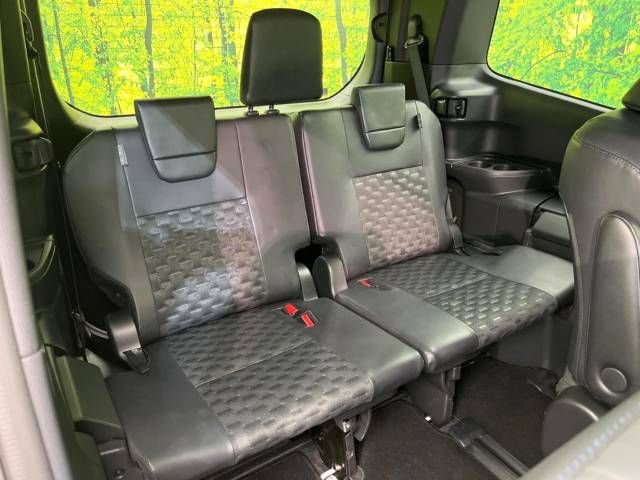 Toyota VOXY HYBRID 2022-10 11435-10