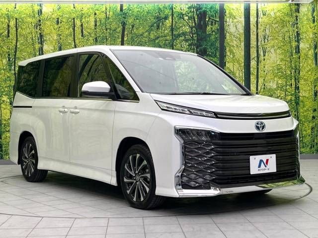 Toyota VOXY HYBRID 2022-10 11435-17