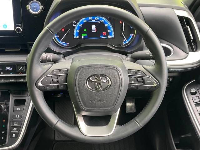 Toyota VOXY HYBRID 2022-10 11435-12