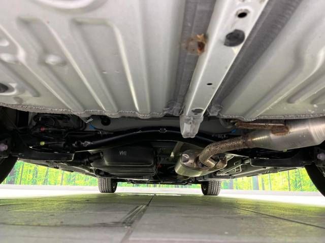Toyota VOXY HYBRID 2022-10 11435-19