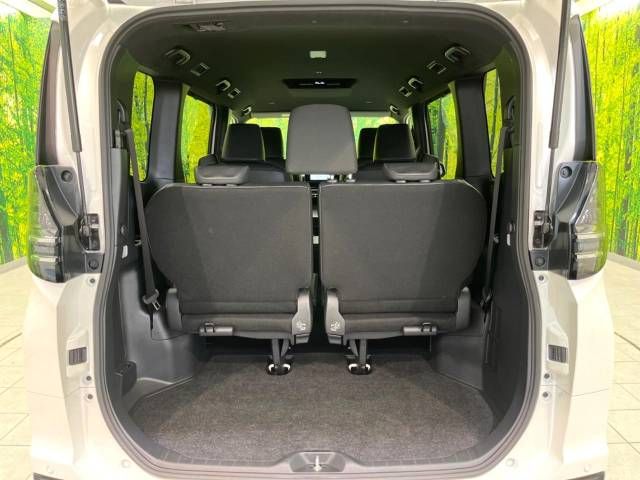 Toyota VOXY HYBRID 2022-10 11435-11