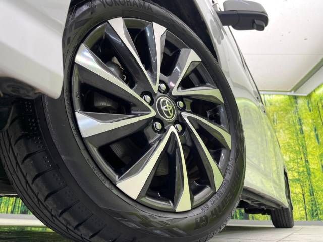 Toyota VOXY HYBRID 2022-10 11435-14