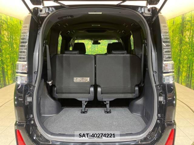 Toyota VOXY 2019-03 231757-11