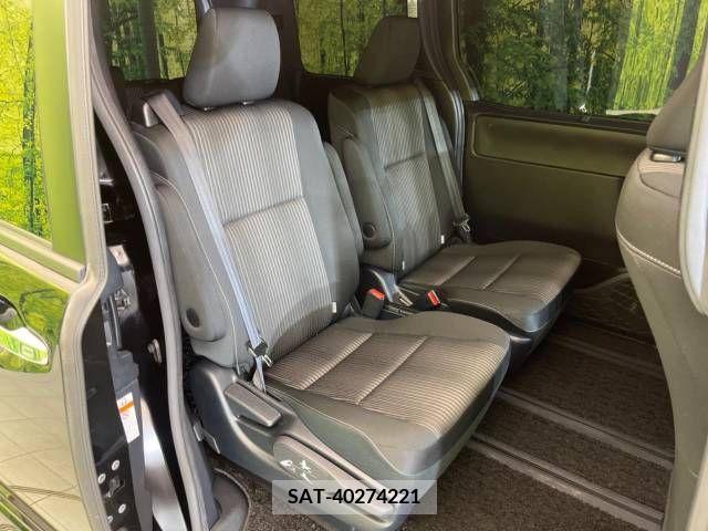 Toyota VOXY 2019-03 231757-9