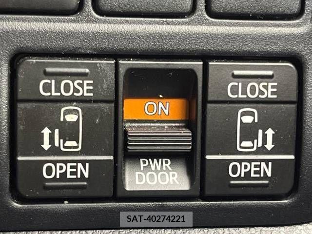 Toyota VOXY 2019-03 231757-4