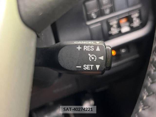 Toyota VOXY 2019-03 231757-5