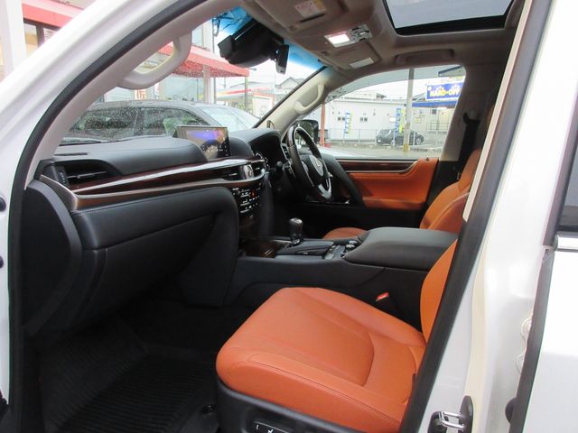 Lexus LX 2019-04 1864-19