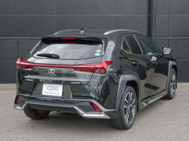 Lexus UX 2020-08 18086-3
