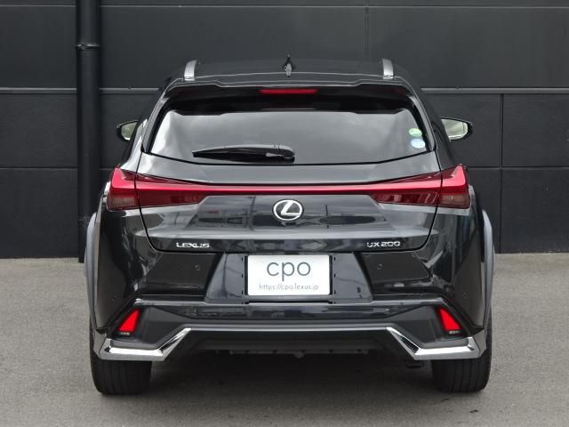 Lexus UX 2020-08 18086-4