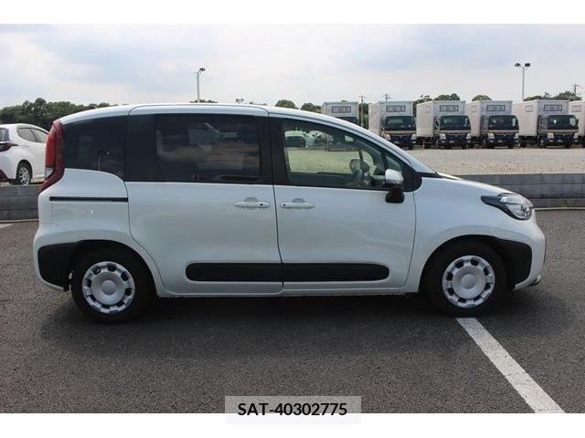 Toyota SIENTA 2022-10 368152-9