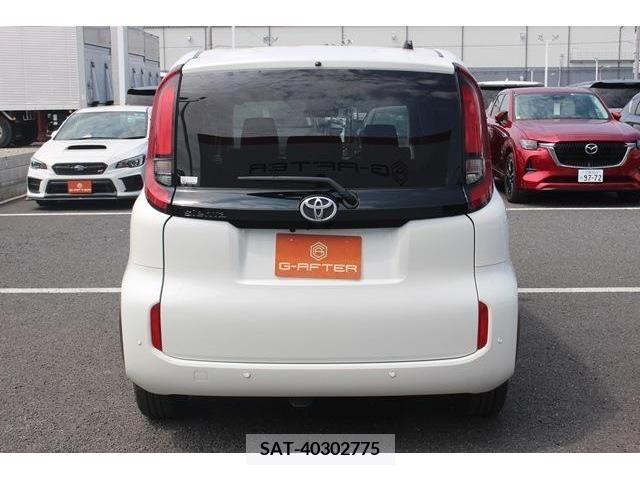 Toyota SIENTA 2022-10 368152-8