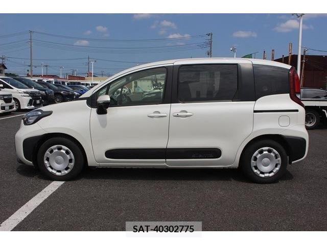 Toyota SIENTA 2022-10 368152-7