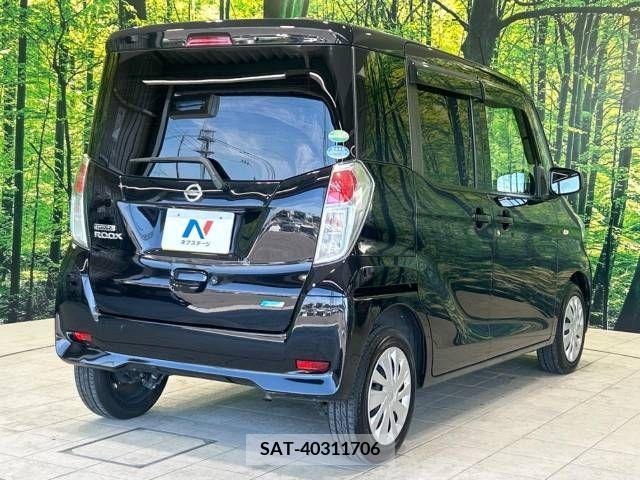 Nissan DAYZ 2015-08 359098-17