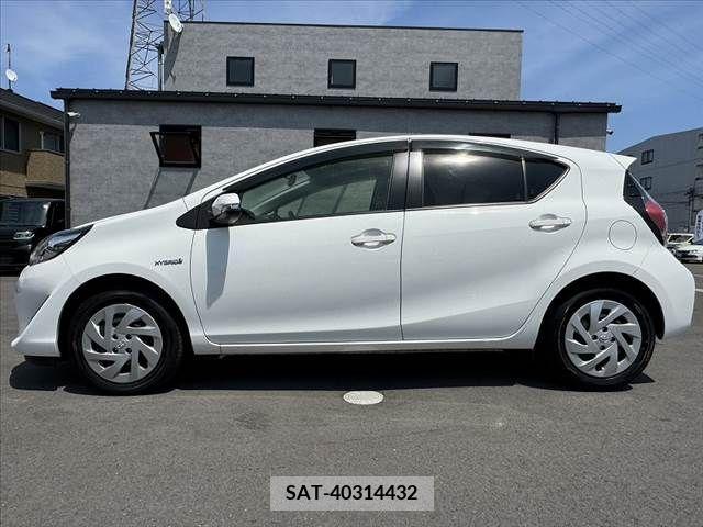 Toyota AQUA 2019-04 292221-10