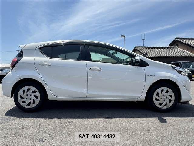 Toyota AQUA 2019-04 292221-11