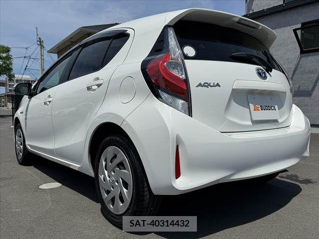 Toyota AQUA 2019-04 292221-12