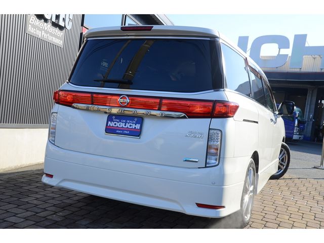 Nissan ELGRAND 2011-07 7809-4