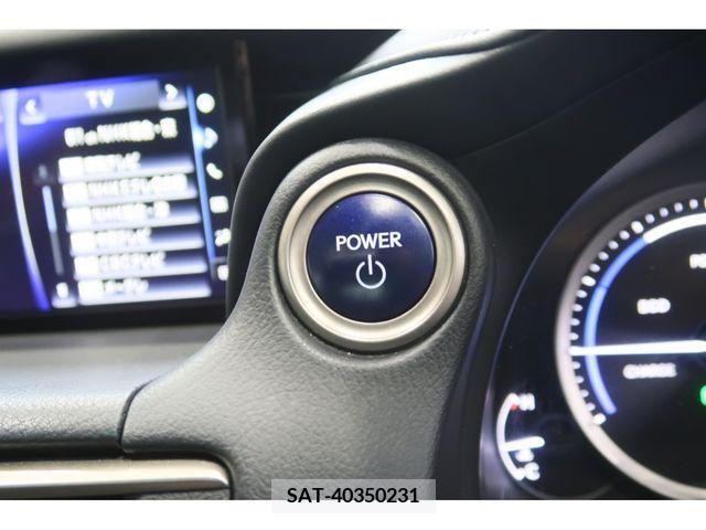 Lexus IS 2019-08 388215-17