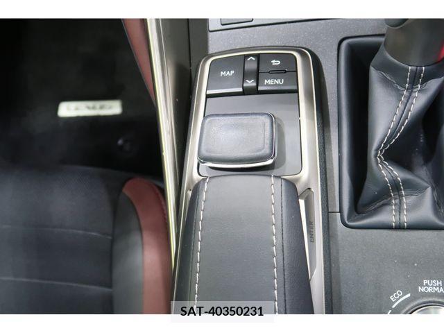 Lexus IS 2019-08 388215-16