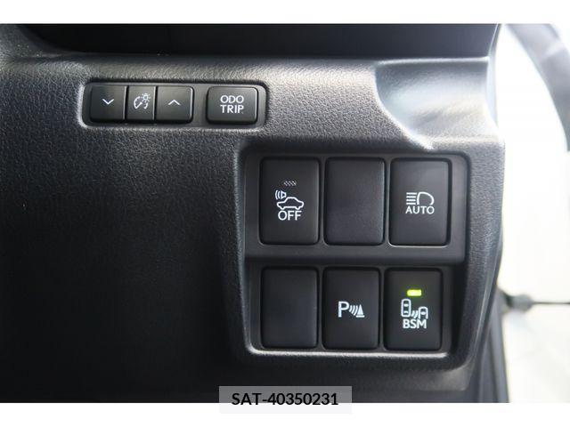 Lexus IS 2019-08 388215-15