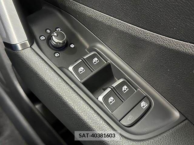 Audi Q2 2018-12 356579-15