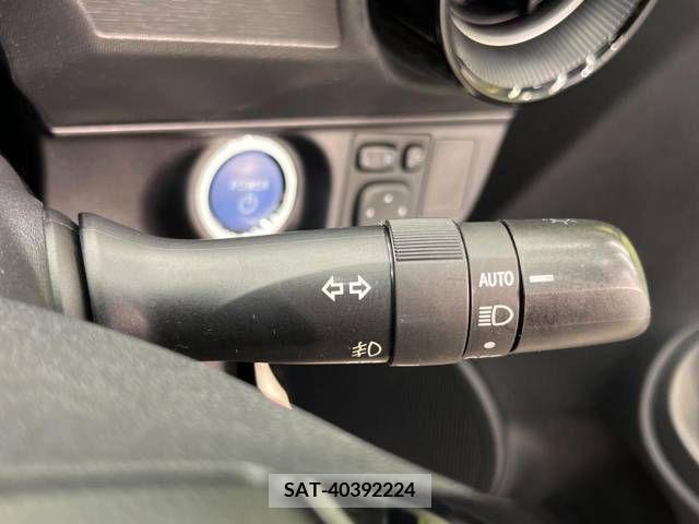 Toyota AQUA 2019-08 338225-7