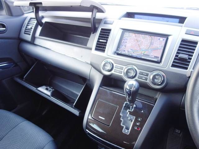 Mazda MPV 2010-08 2081-7