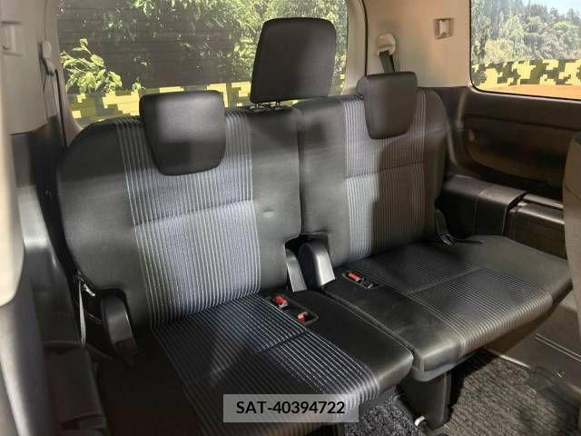 Toyota VOXY 2017-07 348548-9