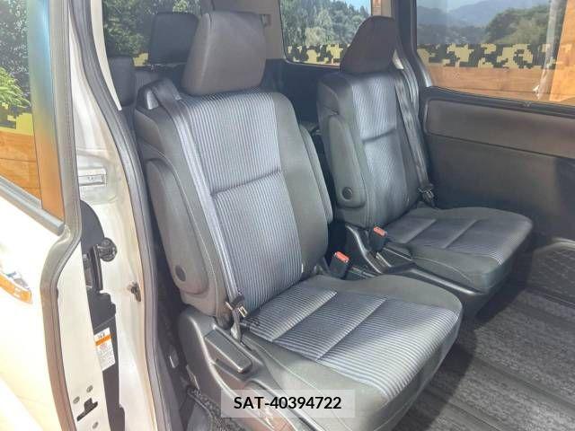 Toyota VOXY 2017-07 348548-8