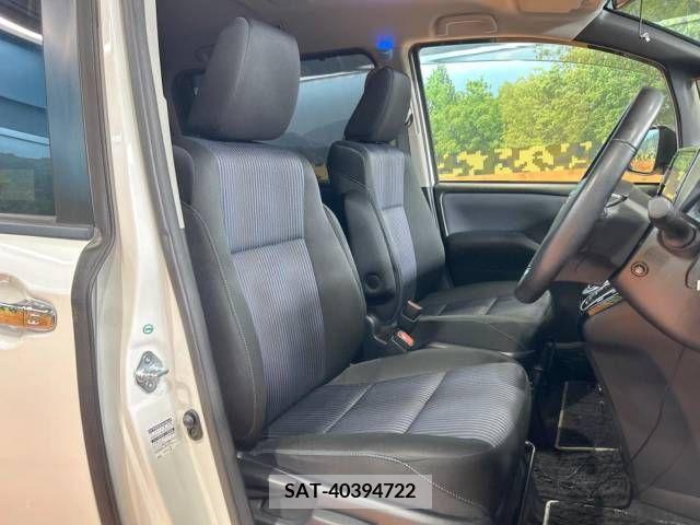 Toyota VOXY 2017-07 348548-7