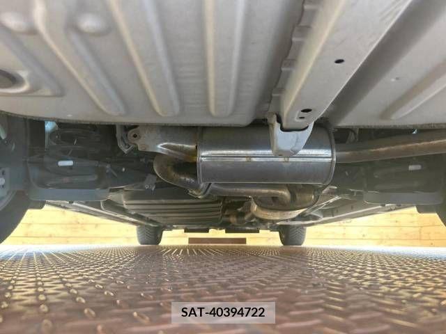 Toyota VOXY 2017-07 348548-19