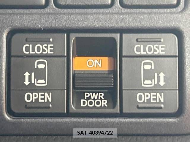Toyota VOXY 2017-07 348548-6