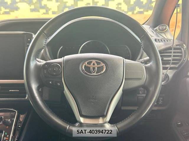 Toyota VOXY 2017-07 348548-11