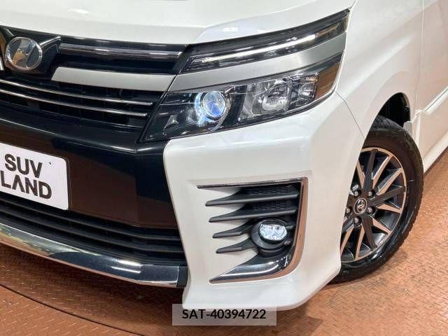 Toyota VOXY 2017-07 348548-12