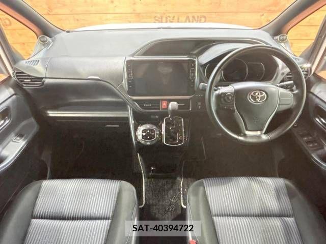 Toyota VOXY 2017-07 348548-1