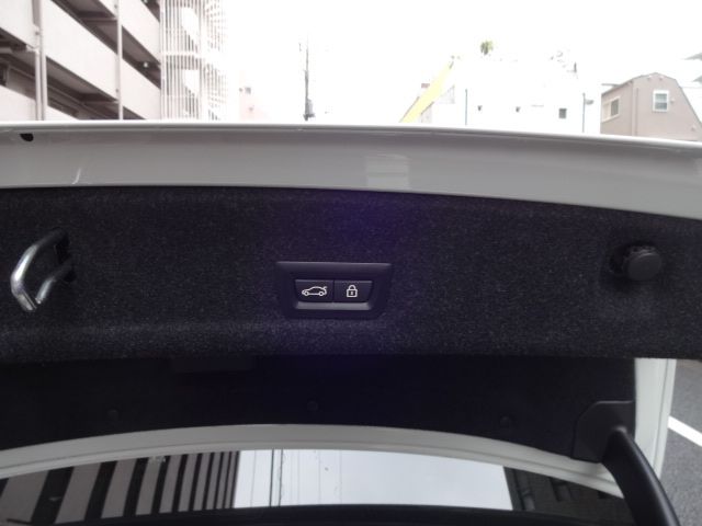 Bmw 3 SERIES 2023-06 184732-28