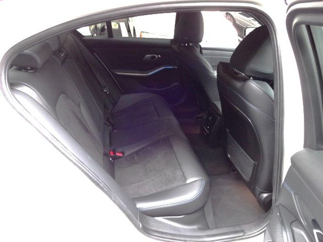 Bmw 3 SERIES 2023-06 184732-17