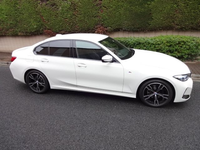 Bmw 3 SERIES 2023-06 184732-7