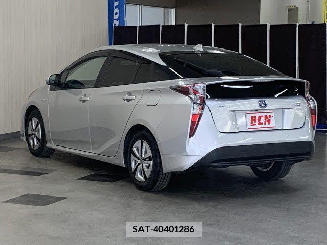Toyota PRIUS 2017-01 228291-8