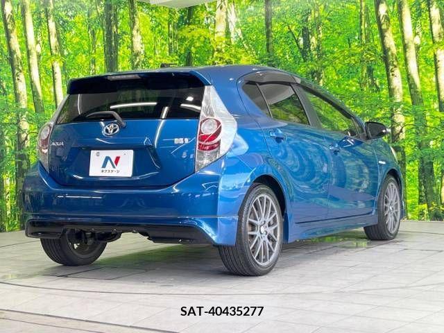 Toyota AQUA 2013-08 389363-17