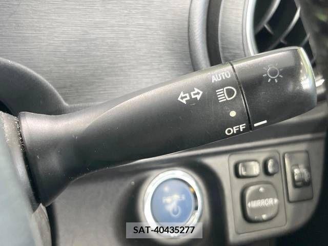 Toyota AQUA 2013-08 389363-5