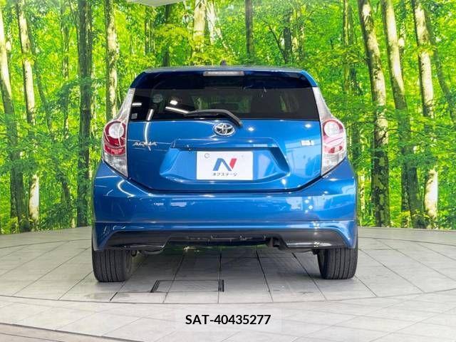 Toyota AQUA 2013-08 389363-15