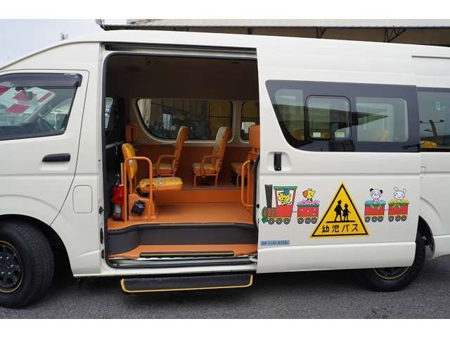 Toyota HIACE COMMUTER 2018-06 3584-12