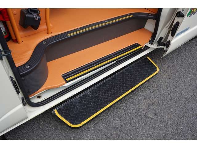 Toyota HIACE COMMUTER 2018-06 3584-13