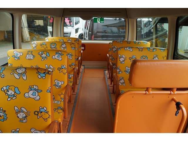 Toyota HIACE COMMUTER 2018-06 3584-16