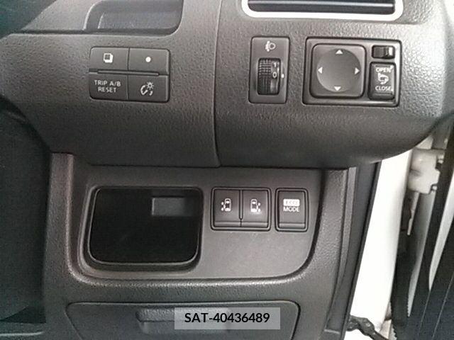 Nissan SERENA 2012-07 383356-18