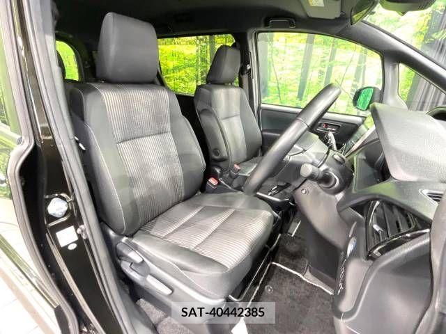 Toyota VOXY HYBRID 2018-05 289454-8